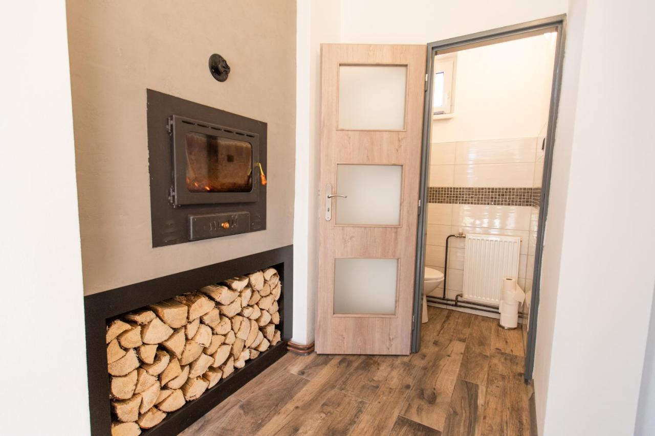 Ubytovani Na Samote - Apartman U Tesaru Komarice Zewnętrze zdjęcie