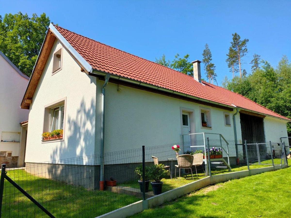Ubytovani Na Samote - Apartman U Tesaru Komarice Zewnętrze zdjęcie